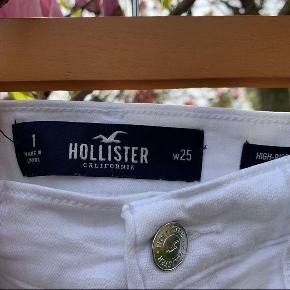 Hollister Curvy High-Rise White Rolled Denim Short - Picture 7 of 9